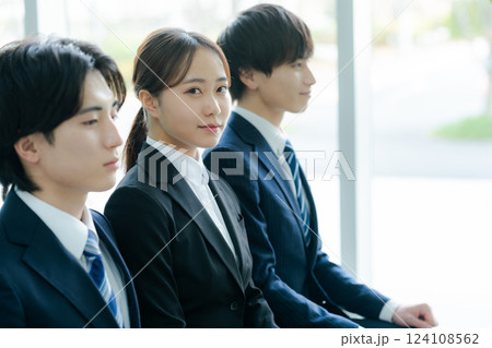 就職活動する学生 124108562
