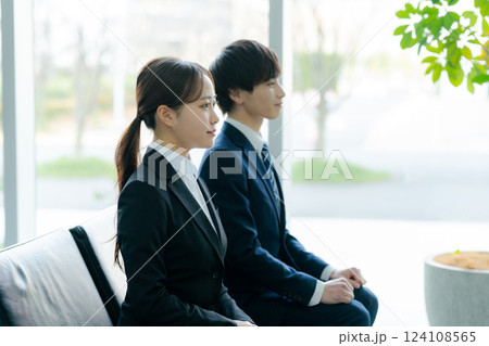 就職活動する学生 就職活動する学生 124108565