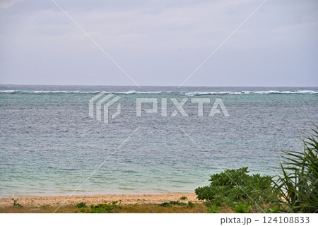 《沖縄県》読谷村の海岸 124108833