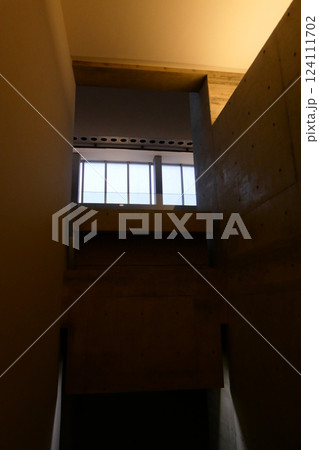 岩手県立美術館の光りとリ窓 124111702