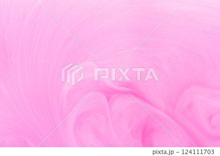 ピンク色の水彩模様の背景素材 124111703