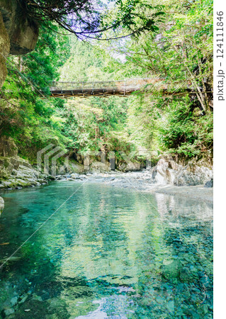 ＜長野＞阿寺渓谷の美しい絶景と吊り橋 124111846