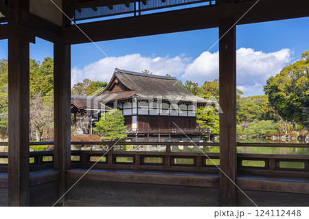 京都 平安神宮神苑 泰平閣から見る尚美館 京都 平安神宮神苑 泰平閣から見る尚美館 124112448