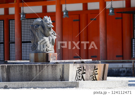 平安神宮　境内　青龍の石像 124112471