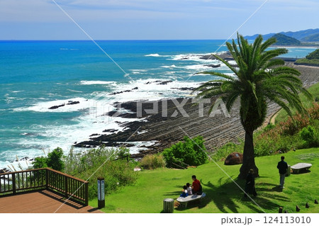 【宮崎県】快晴の日南海岸（鬼の洗濯板） 124113010