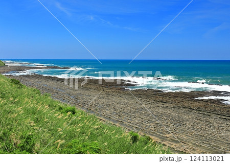 【宮崎県】快晴の日南海岸(鬼の洗濯板) 【宮崎県】快晴の日南海岸(鬼の洗濯板) 124113021