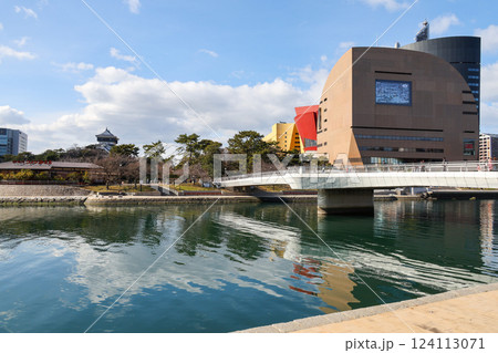 福岡県　北九州市　小倉　紫川　鴎外橋・小倉城・リバーウォーク北九州を望む 124113071