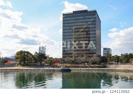 福岡県 北九州市 小倉 紫川 北九州市役所・小倉城を望む 福岡県 北九州市 小倉 紫川 北九州市役所・小倉城を望む 124113082