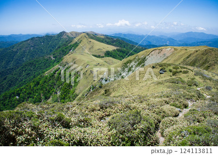徳島県「三嶺」の山頂から見えた景色 徳島県「三嶺」の山頂から見えた景色 124113811