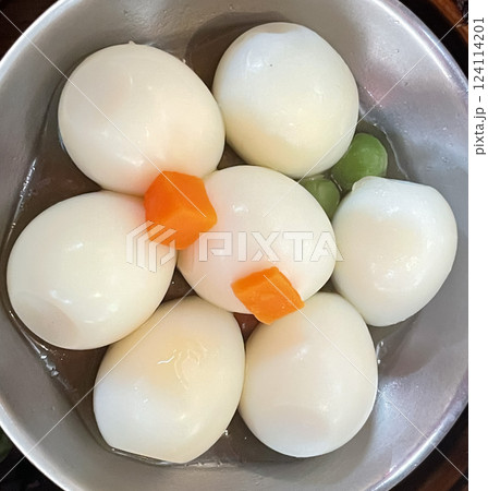 Dim sum quail eggs with carrots and green peas Dim sum quail eggs with carrots and green peas 124114201