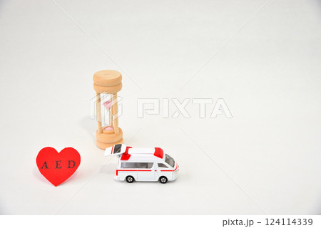 AED 砂時計 救急車 一刻を争うイメージ AED 砂時計 救急車 一刻を争うイメージ 124114339