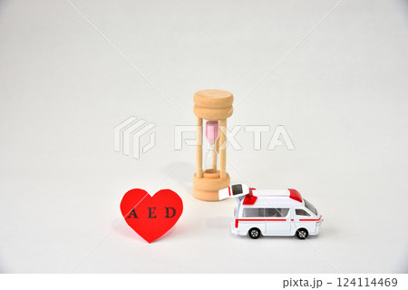 AED 砂時計 救急車 一刻を争うイメージ 124114469