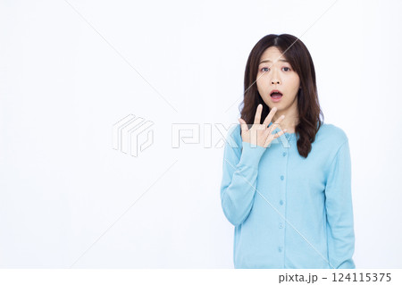 ビックリおどろく女性 ビックリおどろく女性 124115375