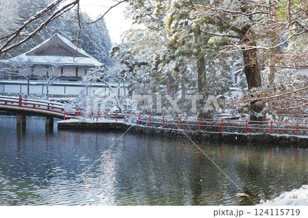 高野山の雪景色 124115719