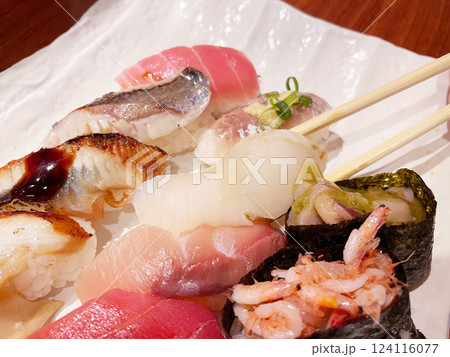 カラスカレイの昆布締め にぎり寿司盛り合わせ 124116077