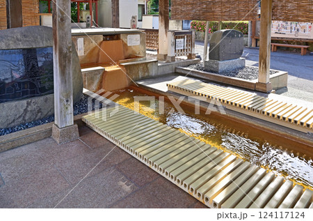 中山道安中宿散歩：磯部温泉の足湯　安中市磯部 124117124