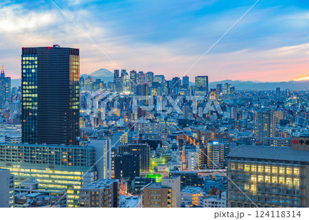 東京新宿方面都市風景 富士山遠望 夕景 東京新宿方面都市風景 富士山遠望 夕景 124118314