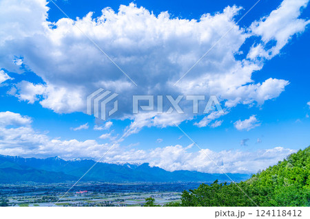 【初夏素材】北アルプスに抱かれた街・初夏の安曇野【長野県】 【初夏素材】北アルプスに抱かれた街・初夏の安曇野【長野県】 124118412