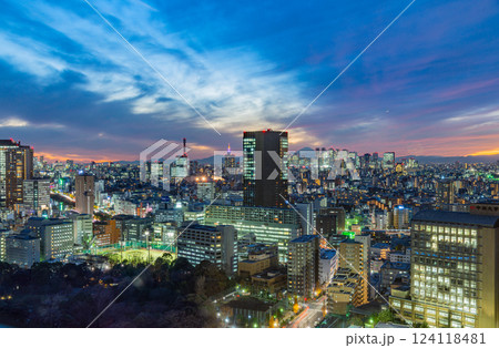 東京新宿方面都市風景　夕景 124118481