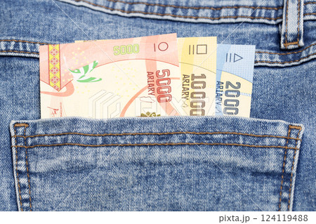 Malagasy ariary in the pocket of blue jeans 124119488