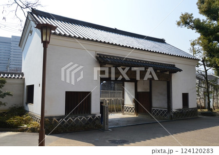 旧黒田藩蔵屋敷長屋門（天王寺公園／大阪府大阪市天王寺区茶臼山町） 124120283