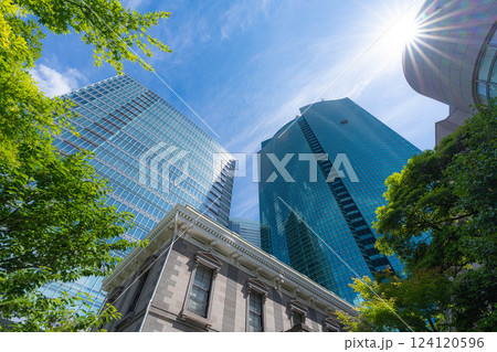 【都市風景】初夏の東京・新橋付近のビル群【東京都】 【都市風景】初夏の東京・新橋付近のビル群【東京都】 124120596