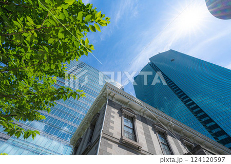 【都市風景】初夏の東京・新橋付近のビル群【東京都】 【都市風景】初夏の東京・新橋付近のビル群【東京都】 124120597