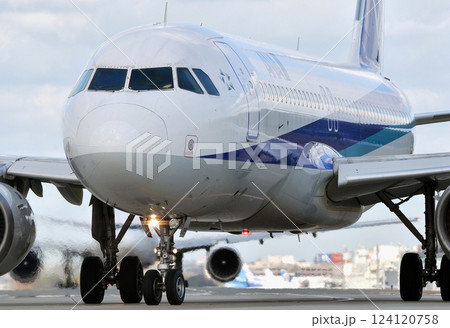 ANA A320福岡空港タキシング ANA A320福岡空港タキシング 124120758