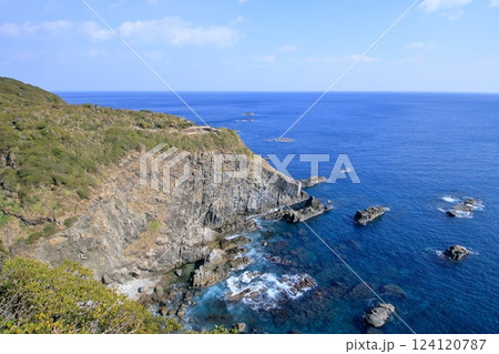 足摺半島の天狗の鼻　冬　（高知県　土佐清水市） 124120787