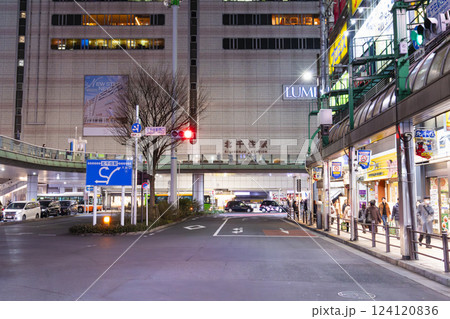 北千住駅　西口広場　東京 124120836