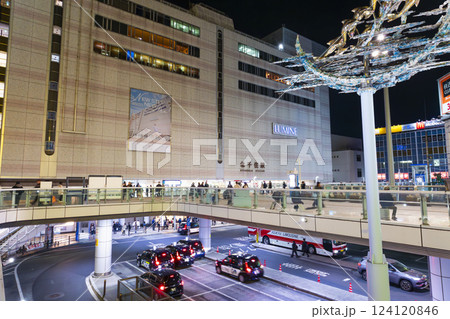 北千住駅　西口広場　東京 124120846