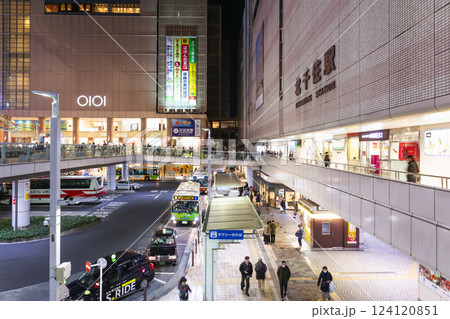 北千住駅　西口広場　東京 124120851