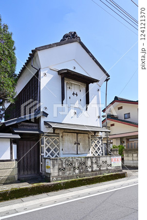 中山道安中宿散歩：旧中仙道沿いの土蔵　　安中市原市 124121370