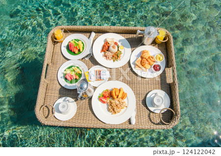 フローティングブレックファースト　バリ島 124122042