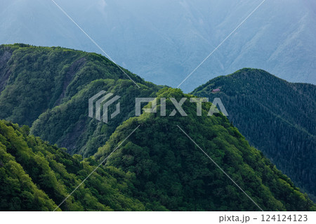 南アルプス・赤石岳東尾根から見る赤石小屋 南アルプス・赤石岳東尾根から見る赤石小屋 124124123