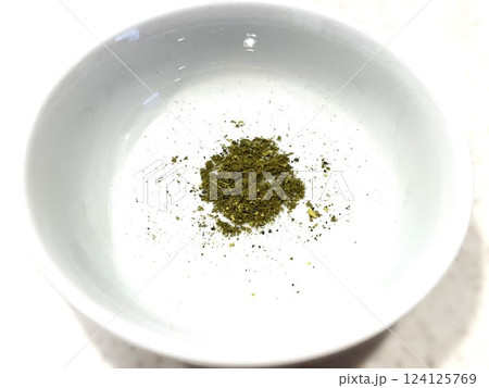 独特の風味が豊かな粉山椒1 独特の風味が豊かな粉山椒1 124125769