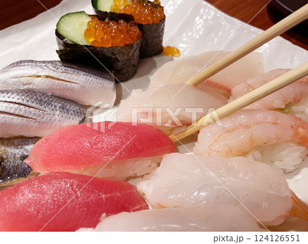 真鯛 にぎり寿司盛り合わせ 真鯛 にぎり寿司盛り合わせ 124126551