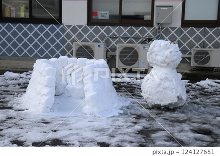 雪遊び、女の子、男の子、兄妹 124127681