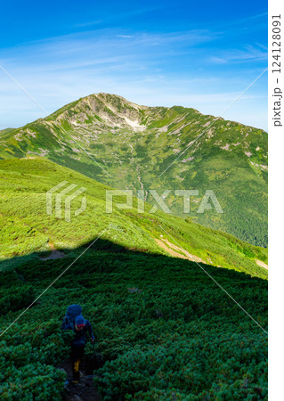 三俣蓮華岳から見る黒部五郎岳と山影　北アルプス双六岳三俣蓮華岳登山 124128091