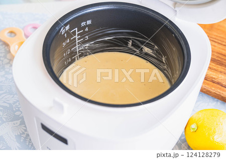 炊飯器で作るレモンヨーグルトケーキ 炊飯器で作るレモンヨーグルトケーキ 124128279