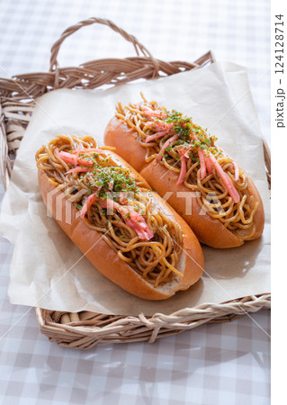 焼きそばパン 惣菜パン 焼きそばパン 惣菜パン 124128714