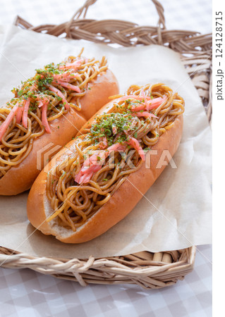 焼きそばパン 惣菜パン 焼きそばパン 惣菜パン 124128715