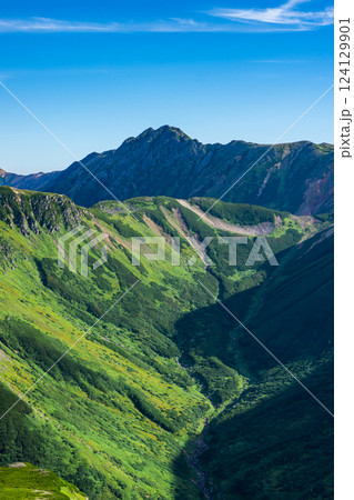 三俣蓮華岳の山頂から見る水晶岳(黒岳) 北アルプス双六岳三俣蓮華岳登山 三俣蓮華岳の山頂から見る水晶岳(黒岳) 北アルプス双六岳三俣蓮華岳登山 124129901