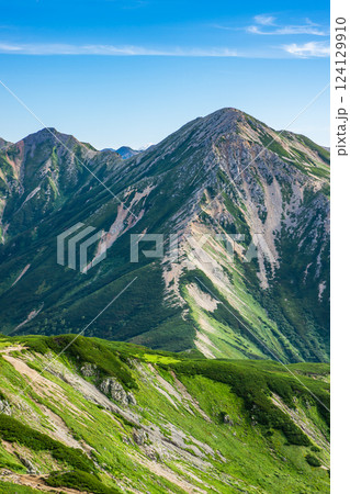 双六岳から見る鷲羽岳とワリモ岳 北アルプス双六岳三俣蓮華岳登山 双六岳から見る鷲羽岳とワリモ岳 北アルプス双六岳三俣蓮華岳登山 124129910