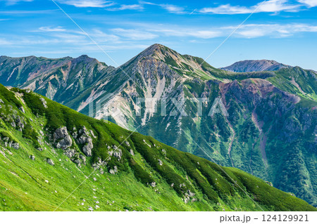 双六岳から見る鷲羽岳　北アルプス双六岳三俣蓮華岳登山 124129921