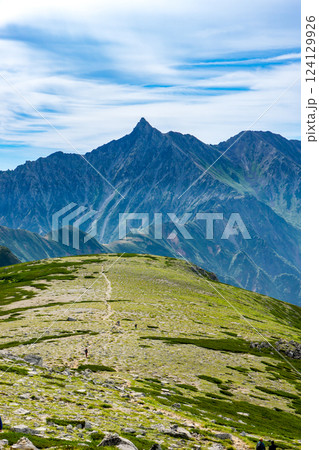 双六岳の山頂から見る槍ヶ岳　北アルプス双六岳三俣蓮華岳登山 124129926