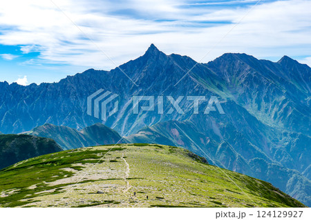 双六岳の山頂から見る槍ヶ岳　北アルプス双六岳三俣蓮華岳登山 124129927