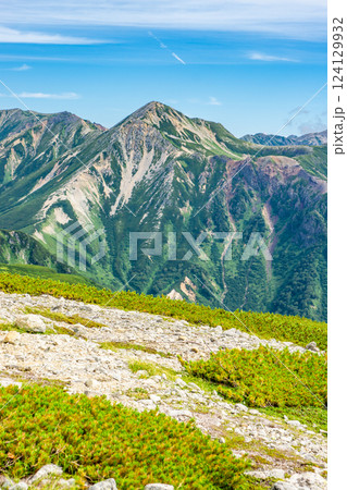 双六岳から見る鷲羽岳 北アルプス双六岳三俣蓮華岳登山 双六岳から見る鷲羽岳 北アルプス双六岳三俣蓮華岳登山 124129932
