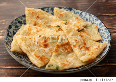 台湾の葱油餅 124131287