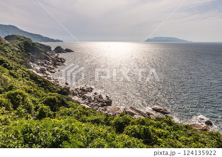 東シナ海と口永良部島　洋上アルプス屋久島(春 124135922